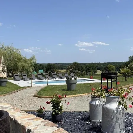 Spacieux En Auvergne Avec Piscine Privee Pour 8 Personnes - Fr-1-489-584 Feriehus *