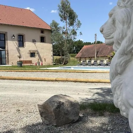 Spacieux En Auvergne Avec Piscine Privee Pour 8 Personnes - Fr-1-489-584 Louroux-Hodement