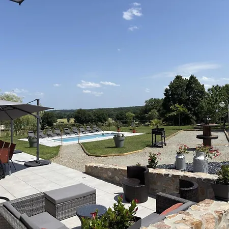Spacieux En Auvergne Avec Piscine Privee Pour 8 Personnes - Fr-1-489-584