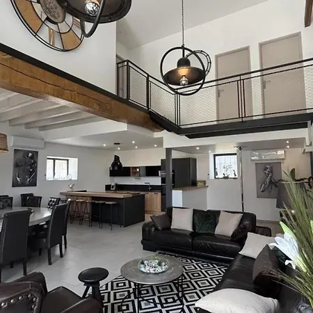 Spacieux En Auvergne Avec Piscine Privee Pour 8 Personnes - Fr-1-489-584 Feriehus